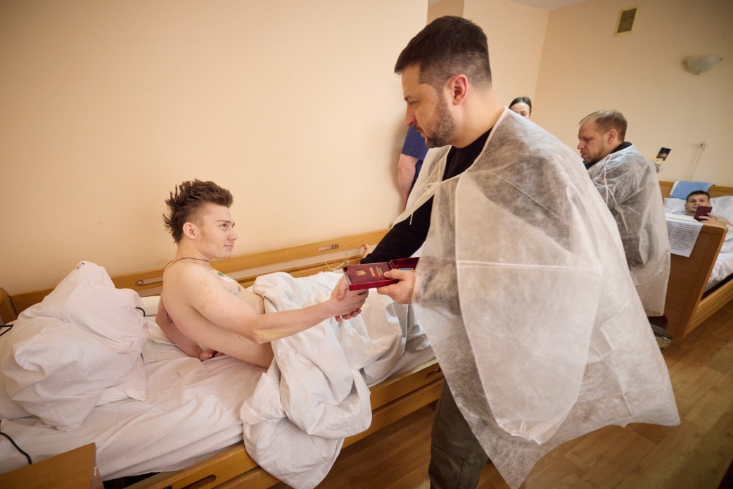 У Львові президенти та перші леді України й Латвії вшанували пам’ять загиблих українських захисників У Львові президенти та перші леді України й Латвії вшанували пам’ять загиблих українських захисників