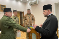 Владика Михайло Бубній передав Старлінк для потреб ЗСУ Владика Михайло Бубній передав Старлінк для потреб ЗСУ