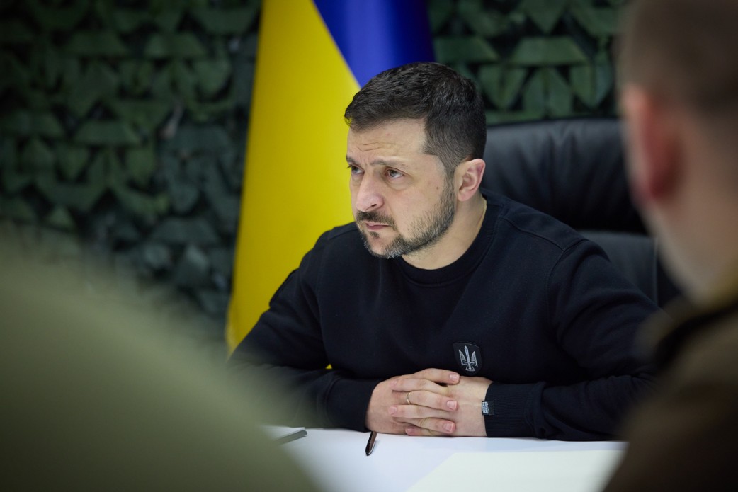 Володимир Зеленський ознайомився з роботою командного пункту ОУВ «Запоріжжя» й провів нараду щодо ситуації в області Володимир Зеленський ознайомився з роботою командного пункту ОУВ «Запоріжжя» й провів нараду щодо ситуації в області