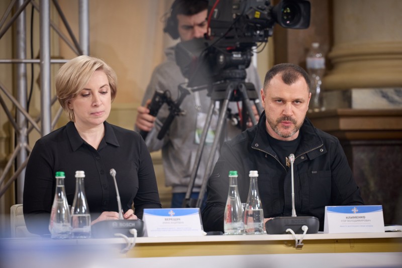 Володимир Зеленський узяв участь у засіданні Конгресу місцевих та регіональних влад: Ми всі разом забезпечуємо незламність України, і це пріоритет Володимир Зеленський узяв участь у засіданні Конгресу місцевих та регіональних влад: Ми всі разом забезпечуємо незламність України, і це пріоритет