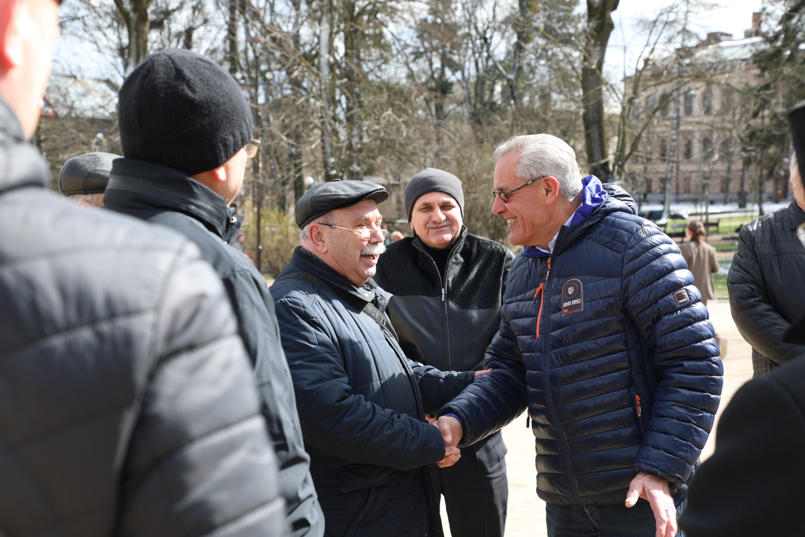 З нагоди року Блаженнішого Любомира Гузара духовенство та науковці висадили саджанці дерев З нагоди року Блаженнішого Любомира Гузара духовенство та науковці висадили саджанці дерев