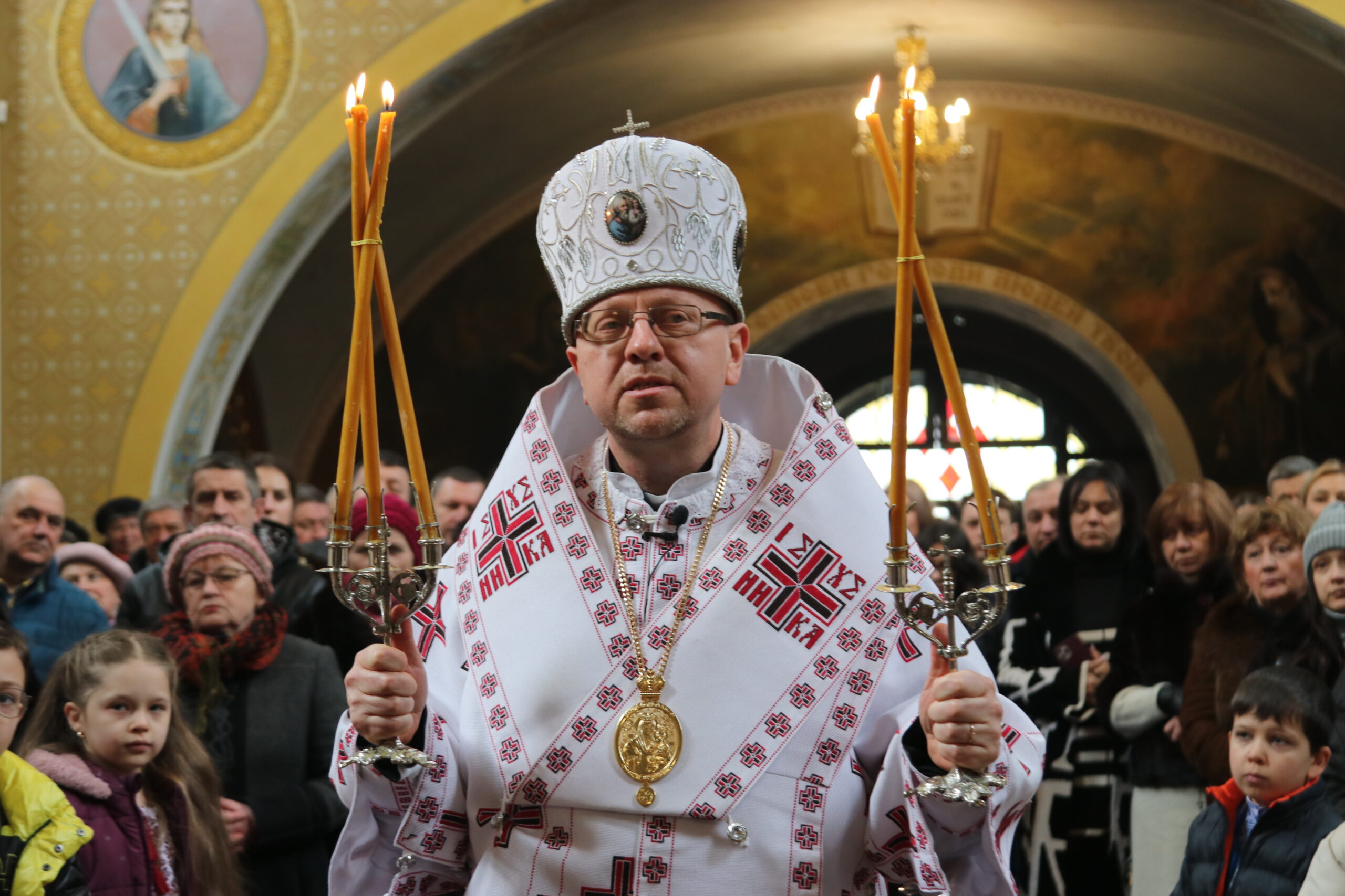 «Зверненням “Мій Сину!” Ісус дарує паралітику особисту любов і довіру», – Владика Володимир відвідав парафію Різдва Пресвятої Богородиці у Брюховичах «Зверненням “Мій Сину!” Ісус дарує паралітику особисту любов і довіру», – Владика Володимир відвідав парафію Різдва Пресвятої Богородиці у Брюховичах