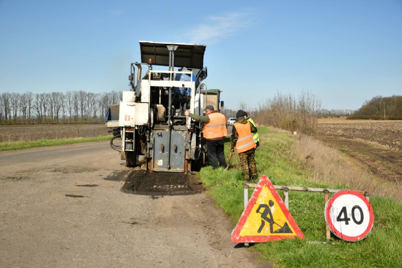 Цьогоріч продовжуємо ремонтувати місцеві дороги. Сезон робіт стартував з Опішнянської громади. Цьогоріч продовжуємо ремонтувати місцеві дороги. Сезон робіт стартував з Опішнянської громади.