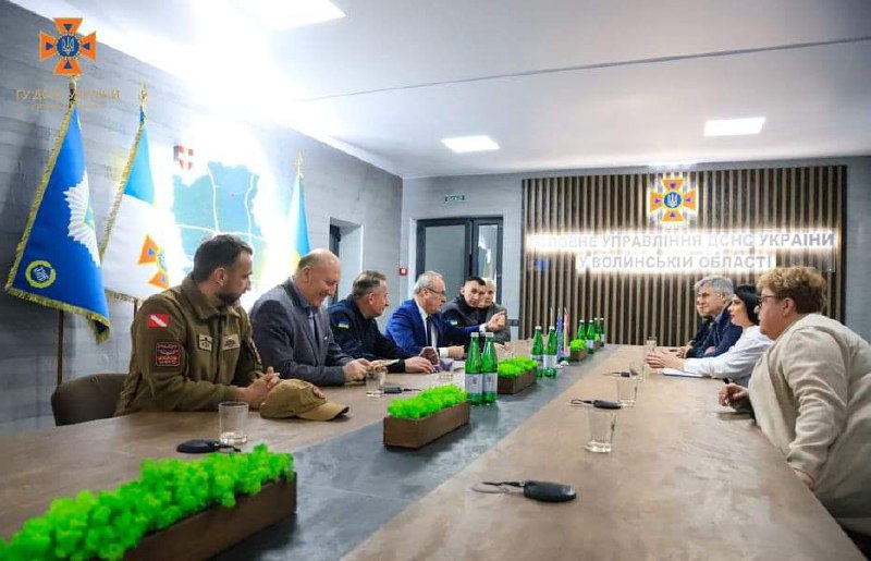 Посилюємо співпрацю з польськими колегами 🇺🇦🇵🇱
⏺Волинські рятувальники підписали меморандум про партнерство... Посилюємо співпрацю з польськими колегами 🇺🇦🇵🇱
⏺Волинські рятувальники підписали меморандум про партнерство...