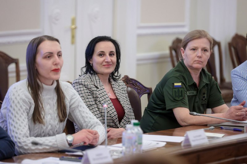 Довідки мають ходити за військовими, а не навпаки. Продовжуємо впроваджувати цей принцип у сфері проходження... Довідки мають ходити за військовими, а не навпаки. Продовжуємо впроваджувати цей принцип у сфері проходження...