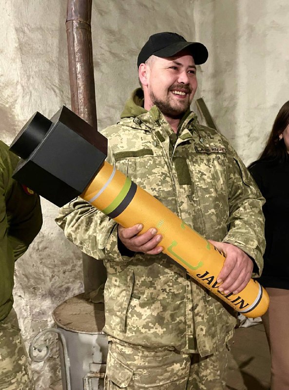 З щедрим Великоднім кошиком побував на бойових позиціях 121-ї бригади.
Передав вітання від усіх вас, друзі, від усієї Кіровоградщини. З щедрим Великоднім кошиком побував на бойових позиціях 121-ї бригади.
Передав вітання від усіх вас, друзі, від усієї Кіровоградщини.