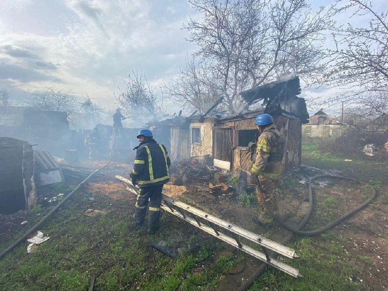 Протягом минулої доби рятувальники Донеччини ліквідували 2 пожежі, що виникли внаслідок обстрілів⤵️ Протягом минулої доби рятувальники Донеччини ліквідували 2 пожежі, що виникли внаслідок обстрілів⤵️