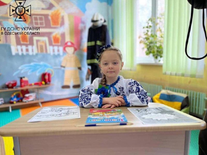 Знання правил безпечної поведінки рятують життя!
✅ Мінна просвіта для маленьких українців та україночок у нових Класах безпеки на Одещині. Знання правил безпечної поведінки рятують життя!
✅ Мінна просвіта для маленьких українців та україночок у нових Класах безпеки на Одещині.