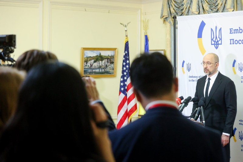 🎤 Під час брифінгу українським та іноземним ЗМІ розповів про фінансові домовленості, яких вдалося досягти під час візиту у Вашингтон. 🎤 Під час брифінгу українським та іноземним ЗМІ розповів про фінансові домовленості, яких вдалося досягти під час візиту у Вашингтон.