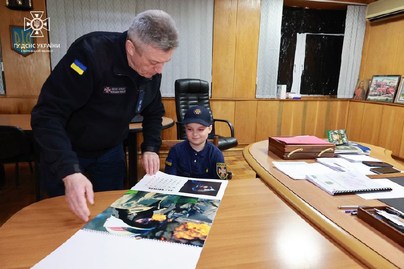 Знайомтесь з майбутнім рятувальником😉
⏺9-річний Давид з Павлограду вже зараз знає, чим хотів би займатися в майбутньому Знайомтесь з майбутнім рятувальником😉
⏺9-річний Давид з Павлограду вже зараз знає, чим хотів би займатися в майбутньому