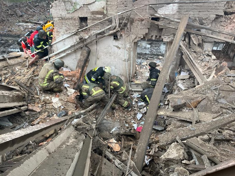 📣25 квітня ворог знову поцілив у цивільний об’єкт в м. Куп'янську. Внаслідок потрапляння ракети С-300 📣25 квітня ворог знову поцілив у цивільний об’єкт в м. Куп'янську. Внаслідок потрапляння ракети С-300