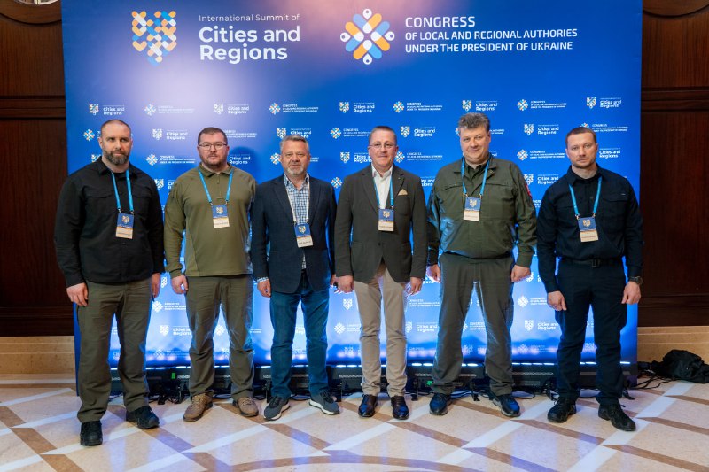 Відбувається Міжнародний саміт міст і регіонів «Партнерство для перемоги» у межах Конгресу місцевих та регіональних влад при Президентові України. Відбувається Міжнародний саміт міст і регіонів «Партнерство для перемоги» у межах Конгресу місцевих та регіональних влад при Президентові України.