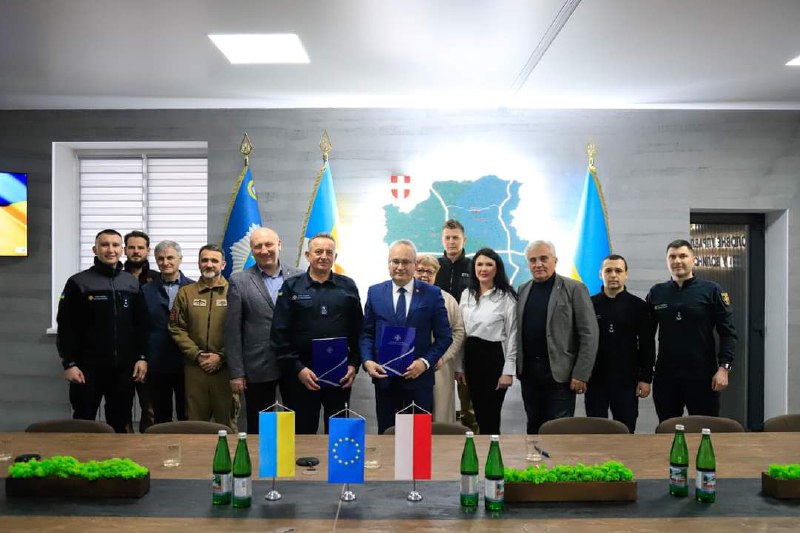 Посилюємо співпрацю з польськими колегами 🇺🇦🇵🇱
⏺Волинські рятувальники підписали меморандум про партнерство... Посилюємо співпрацю з польськими колегами 🇺🇦🇵🇱
⏺Волинські рятувальники підписали меморандум про партнерство...