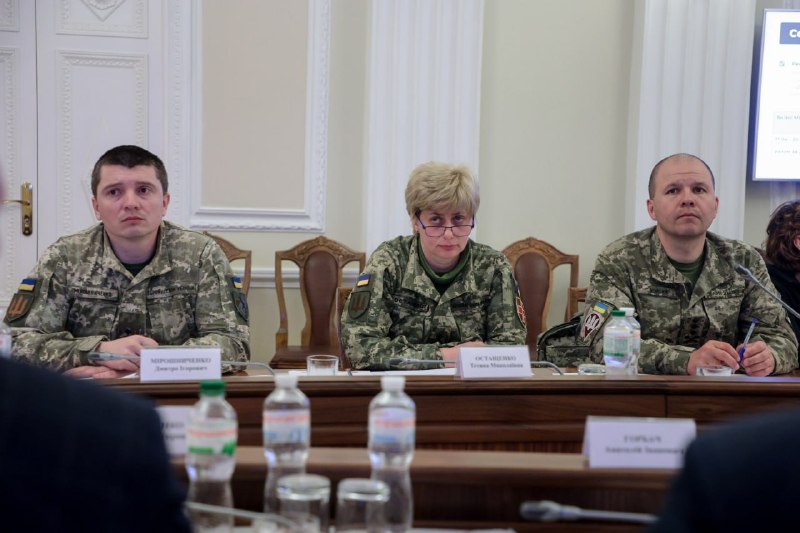 Довідки мають ходити за військовими, а не навпаки. Продовжуємо впроваджувати цей принцип у сфері проходження... Довідки мають ходити за військовими, а не навпаки. Продовжуємо впроваджувати цей принцип у сфері проходження...