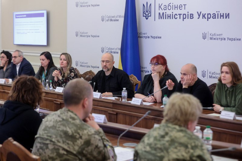 Довідки мають ходити за військовими, а не навпаки. Продовжуємо впроваджувати цей принцип у сфері проходження... Довідки мають ходити за військовими, а не навпаки. Продовжуємо впроваджувати цей принцип у сфері проходження...