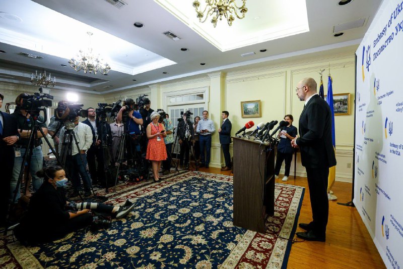 🎤 Під час брифінгу українським та іноземним ЗМІ розповів про фінансові домовленості, яких вдалося досягти під час візиту у Вашингтон. 🎤 Під час брифінгу українським та іноземним ЗМІ розповів про фінансові домовленості, яких вдалося досягти під час візиту у Вашингтон.