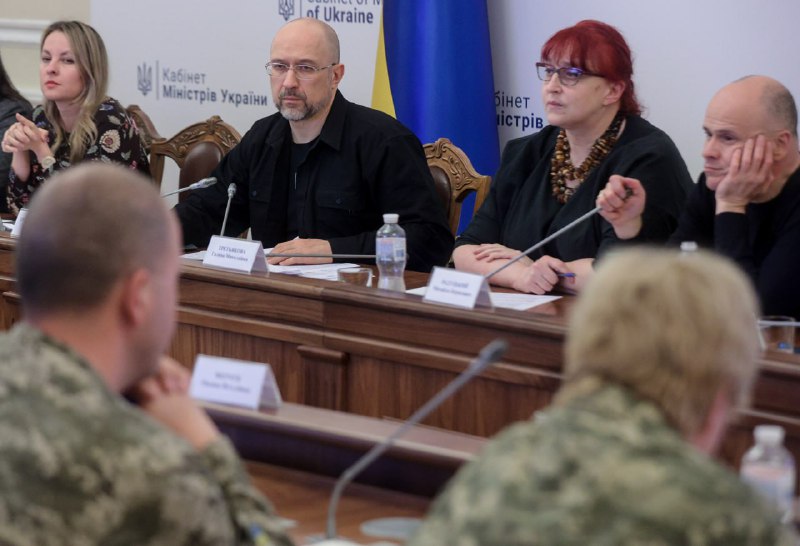 Довідки мають ходити за військовими, а не навпаки. Продовжуємо впроваджувати цей принцип у сфері проходження... Довідки мають ходити за військовими, а не навпаки. Продовжуємо впроваджувати цей принцип у сфері проходження...