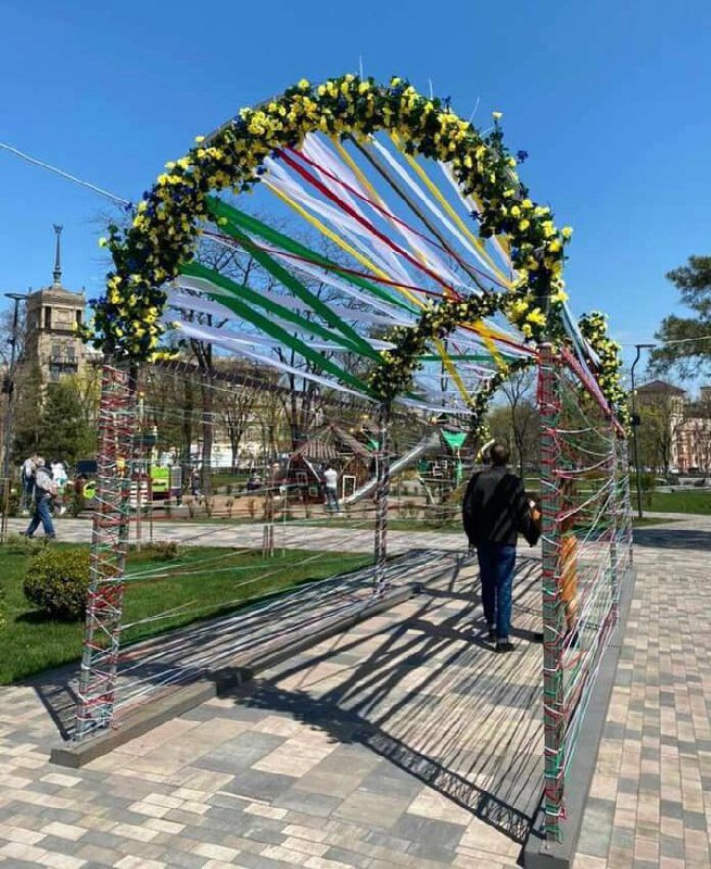 🥺Пам’ятаємо. Як маріупольці зустрічали Великдень у мирному Маріуполі. 🥺Пам’ятаємо. Як маріупольці зустрічали Великдень у мирному Маріуполі.