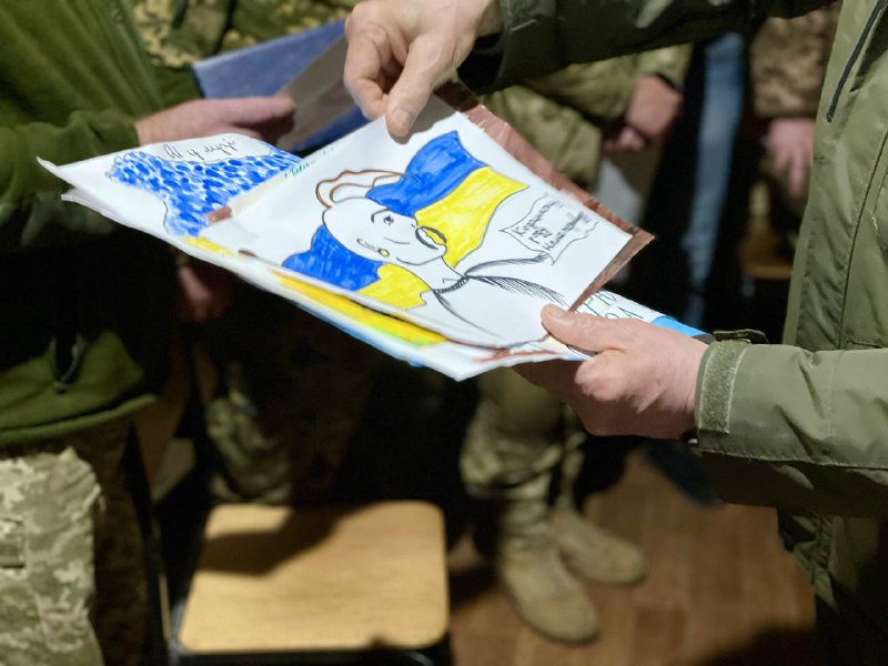 З щедрим Великоднім кошиком побував на бойових позиціях 121-ї бригади.
Передав вітання від усіх вас, друзі, від усієї Кіровоградщини. З щедрим Великоднім кошиком побував на бойових позиціях 121-ї бригади.
Передав вітання від усіх вас, друзі, від усієї Кіровоградщини.