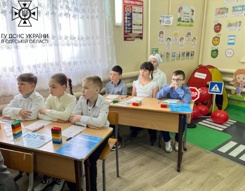 Знання правил безпечної поведінки рятують життя!
✅ Мінна просвіта для маленьких українців та україночок у нових Класах безпеки на Одещині. Знання правил безпечної поведінки рятують життя!
✅ Мінна просвіта для маленьких українців та україночок у нових Класах безпеки на Одещині.