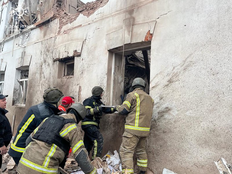 📣25 квітня ворог знову поцілив у цивільний об’єкт в м. Куп'янську. Внаслідок потрапляння ракети С-300 📣25 квітня ворог знову поцілив у цивільний об’єкт в м. Куп'янську. Внаслідок потрапляння ракети С-300