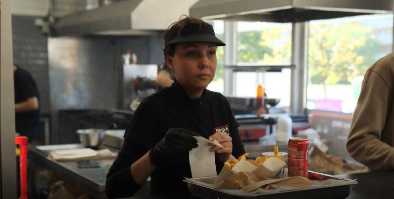 🔥 Майже 2000 маріупольців знайшли роботу завдяки центрам "ЯМаріуполь" 🔥 Майже 2000 маріупольців знайшли роботу завдяки центрам "ЯМаріуполь"