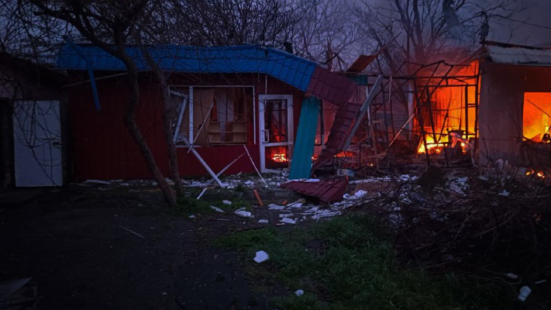 #Миколаївська_область: в результаті масованого обстрілу Очакова виникло дві пожежі, постраждали двоє людей #Миколаївська_область: в результаті масованого обстрілу Очакова виникло дві пожежі, постраждали двоє людей