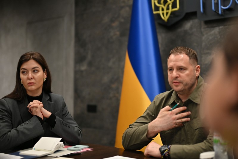 Андрій Єрмак провів нараду з представниками органів державної влади щодо питань захисту та безпеки дітей Андрій Єрмак провів нараду з представниками органів державної влади щодо питань захисту та безпеки дітей