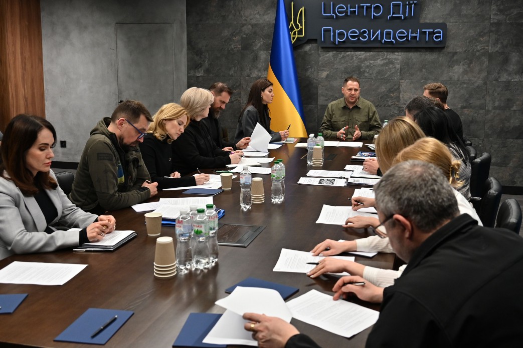 Андрій Єрмак провів нараду з представниками органів державної влади щодо питань захисту та безпеки дітей Андрій Єрмак провів нараду з представниками органів державної влади щодо питань захисту та безпеки дітей