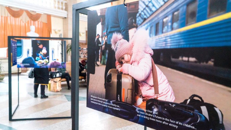 🔉 На вокзалі у Вінниці 20 квітня відкриється мандрівна фотовиставка Укрзалізниці "Єднання заради майбутнього". 🔉 На вокзалі у Вінниці 20 квітня відкриється мандрівна фотовиставка Укрзалізниці "Єднання заради майбутнього".