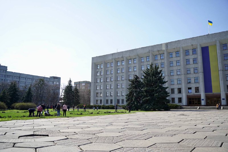 Чисте довкілля – запорука здоров’я. Незадовго до Дня довкілля й на підтримку акції обласної ради долучилися... Чисте довкілля – запорука здоров’я. Незадовго до Дня довкілля й на підтримку акції обласної ради долучилися...