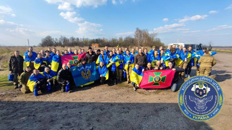 Ще 100 наших людей сьогодні повернулися з полону додому. Це військовослужбовці, моряки, прикордонники та нацгвардійці Ще 100 наших людей сьогодні повернулися з полону додому. Це військовослужбовці, моряки, прикордонники та нацгвардійці