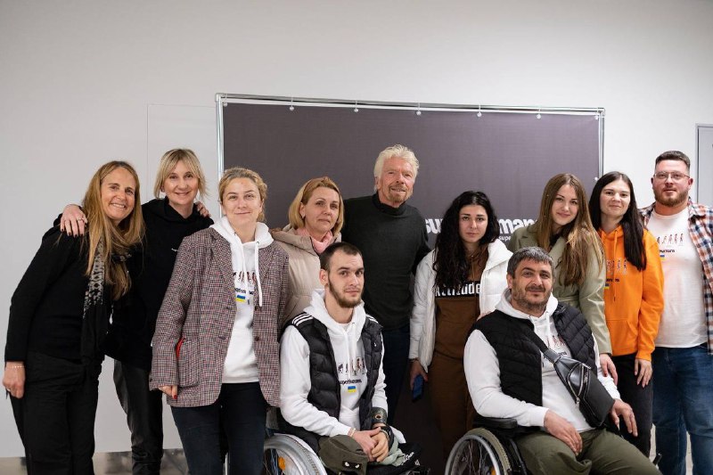 Cер Річард Бренсон приїхав на Львівщину, щоб відвідати Superhumans Center, познайомитися з українськими захисниками Cер Річард Бренсон приїхав на Львівщину, щоб відвідати Superhumans Center, познайомитися з українськими захисниками