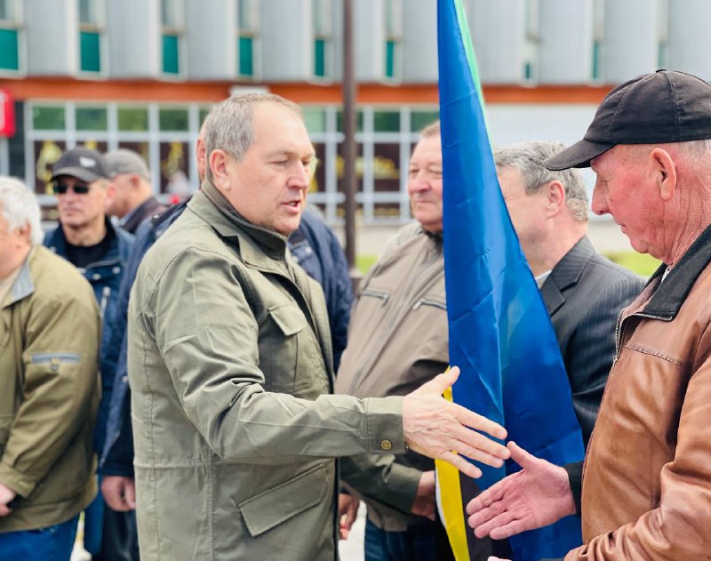 Доброго ранку всій Україні!
37 років аварії на Чорнобильській АЕС. Разом з ліквідаторами поклали квіти до меморіалу «Жертвам Чорнобиля» Доброго ранку всій Україні!
37 років аварії на Чорнобильській АЕС. Разом з ліквідаторами поклали квіти до меморіалу «Жертвам Чорнобиля»