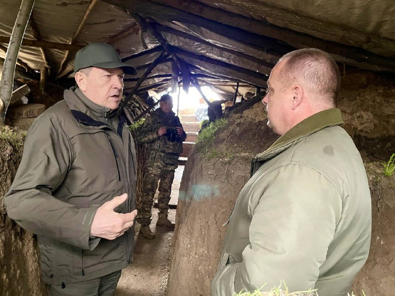 З щедрим Великоднім кошиком побував на бойових позиціях 121-ї бригади.
Передав вітання від усіх вас, друзі, від усієї Кіровоградщини. З щедрим Великоднім кошиком побував на бойових позиціях 121-ї бригади.
Передав вітання від усіх вас, друзі, від усієї Кіровоградщини.