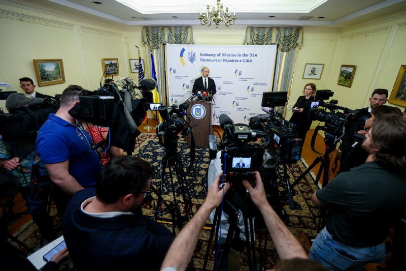 🎤 Під час брифінгу українським та іноземним ЗМІ розповів про фінансові домовленості, яких вдалося досягти під час візиту у Вашингтон. 🎤 Під час брифінгу українським та іноземним ЗМІ розповів про фінансові домовленості, яких вдалося досягти під час візиту у Вашингтон.
