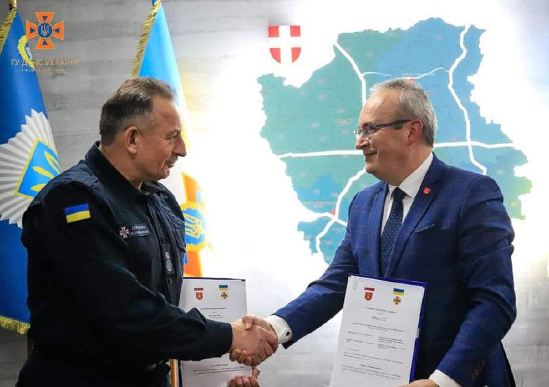 Посилюємо співпрацю з польськими колегами 🇺🇦🇵🇱
⏺Волинські рятувальники підписали меморандум про партнерство... Посилюємо співпрацю з польськими колегами 🇺🇦🇵🇱
⏺Волинські рятувальники підписали меморандум про партнерство...