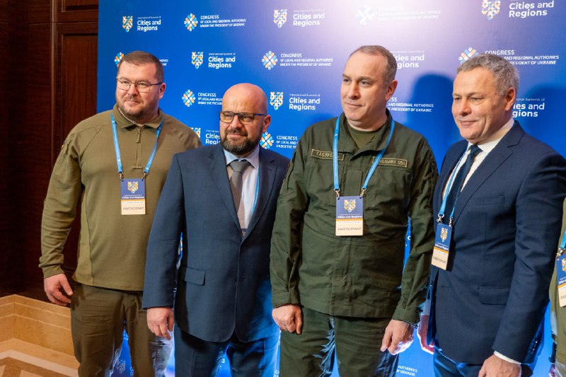 Відбувається Міжнародний саміт міст і регіонів «Партнерство для перемоги» у межах Конгресу місцевих та регіональних влад при Президентові України. Відбувається Міжнародний саміт міст і регіонів «Партнерство для перемоги» у межах Конгресу місцевих та регіональних влад при Президентові України.