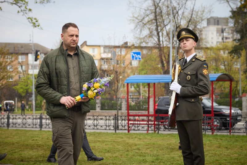 Глава держави вшанував пам'ять загиблих у Чорнобильській катастрофі Глава держави вшанував пам'ять загиблих у Чорнобильській катастрофі