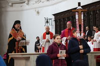 «Ми зустрічаємо людей, які беруть наші тягарі та хрести на власні рамена», — владика Богдан Дзюрах у Мюнхені «Ми зустрічаємо людей, які беруть наші тягарі та хрести на власні рамена», — владика Богдан Дзюрах у Мюнхені