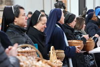 «Ми зустрічаємо людей, які беруть наші тягарі та хрести на власні рамена», — владика Богдан Дзюрах у Мюнхені «Ми зустрічаємо людей, які беруть наші тягарі та хрести на власні рамена», — владика Богдан Дзюрах у Мюнхені