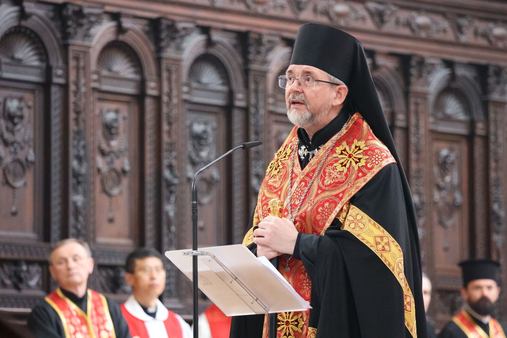 «Ми зустрічаємо людей, які беруть наші тягарі та хрести на власні рамена», — владика Богдан Дзюрах у Мюнхені «Ми зустрічаємо людей, які беруть наші тягарі та хрести на власні рамена», — владика Богдан Дзюрах у Мюнхені