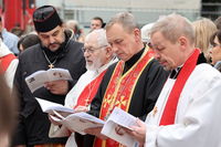 «Ми зустрічаємо людей, які беруть наші тягарі та хрести на власні рамена», — владика Богдан Дзюрах у Мюнхені «Ми зустрічаємо людей, які беруть наші тягарі та хрести на власні рамена», — владика Богдан Дзюрах у Мюнхені