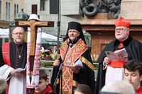 «Ми зустрічаємо людей, які беруть наші тягарі та хрести на власні рамена», — владика Богдан Дзюрах у Мюнхені «Ми зустрічаємо людей, які беруть наші тягарі та хрести на власні рамена», — владика Богдан Дзюрах у Мюнхені