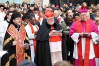 «Ми зустрічаємо людей, які беруть наші тягарі та хрести на власні рамена», — владика Богдан Дзюрах у Мюнхені «Ми зустрічаємо людей, які беруть наші тягарі та хрести на власні рамена», — владика Богдан Дзюрах у Мюнхені