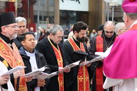 «Ми зустрічаємо людей, які беруть наші тягарі та хрести на власні рамена», — владика Богдан Дзюрах у Мюнхені «Ми зустрічаємо людей, які беруть наші тягарі та хрести на власні рамена», — владика Богдан Дзюрах у Мюнхені