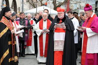 «Ми зустрічаємо людей, які беруть наші тягарі та хрести на власні рамена», — владика Богдан Дзюрах у Мюнхені «Ми зустрічаємо людей, які беруть наші тягарі та хрести на власні рамена», — владика Богдан Дзюрах у Мюнхені