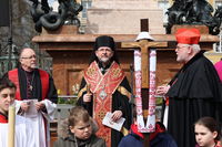 «Ми зустрічаємо людей, які беруть наші тягарі та хрести на власні рамена», — владика Богдан Дзюрах у Мюнхені «Ми зустрічаємо людей, які беруть наші тягарі та хрести на власні рамена», — владика Богдан Дзюрах у Мюнхені