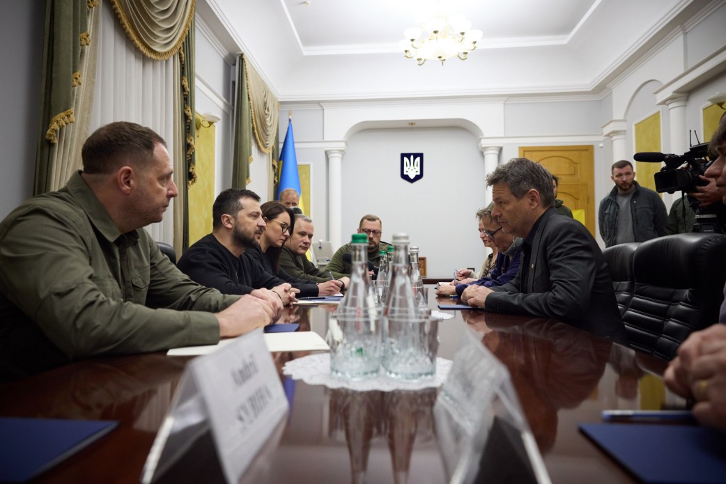 На Чернігівщині Президент України провів переговори з віце-канцлером, міністром економіки та захисту клімату Німеччини На Чернігівщині Президент України провів переговори з віце-канцлером, міністром економіки та захисту клімату Німеччини