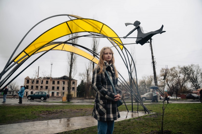 Олексій Кулеба взяв участь у відкритті скульптури «Дівчинка під сонцем», яку встановили у Бородянці до річниці деокупації Київщини Олексій Кулеба взяв участь у відкритті скульптури «Дівчинка під сонцем», яку встановили у Бородянці до річниці деокупації Київщини